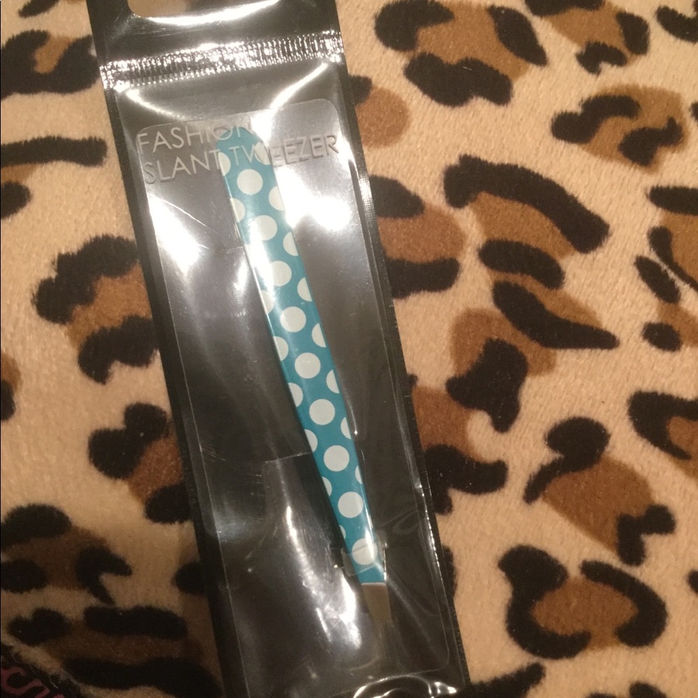 Polka dot tweezers